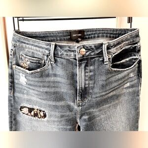 LAST CALL!! Driftwood NWOT Floral Patchwork & Embroidery High-Rise Jean Size 29